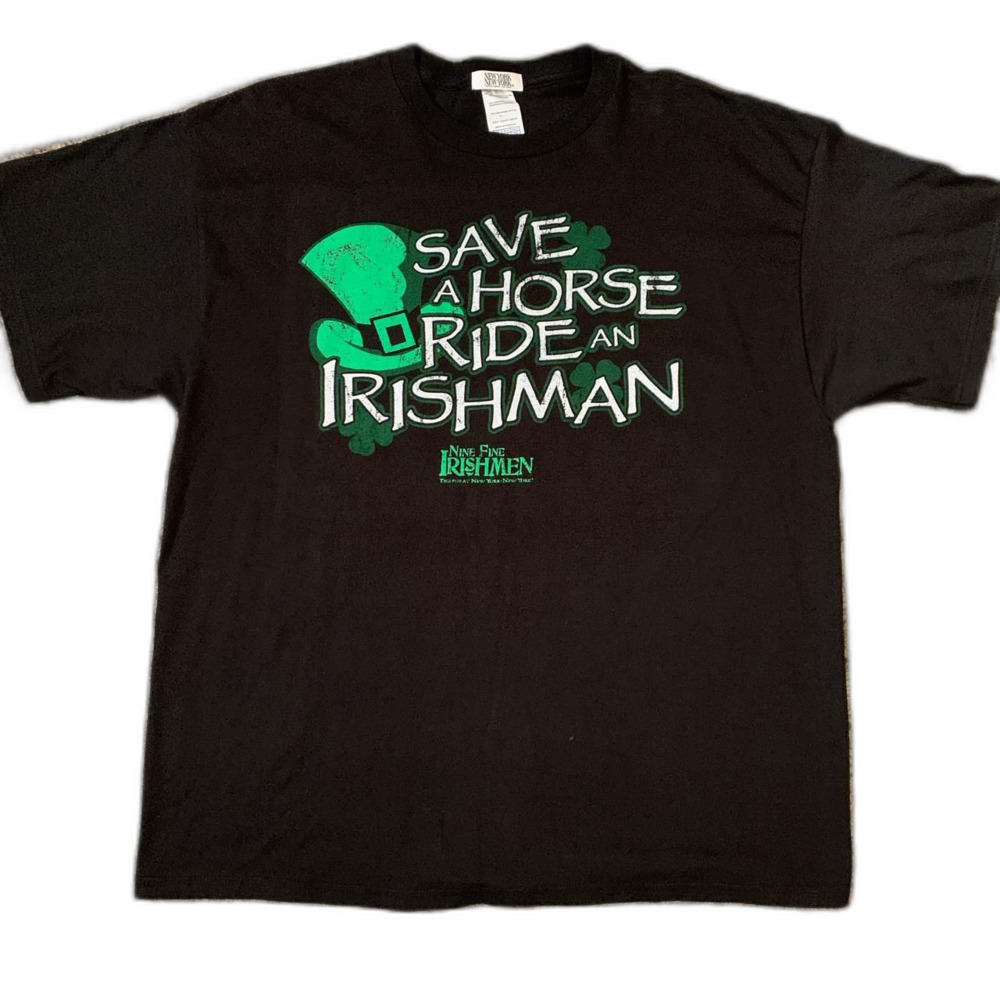 Funny Irish Party Men's Black and Green New York Hotel Casino Vintage T-shirt